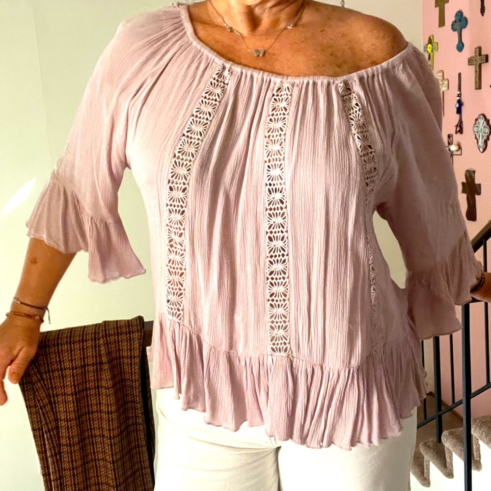 LIKE NEW CONDITION Off-The-Shoulder Light Pink Peasant Top.